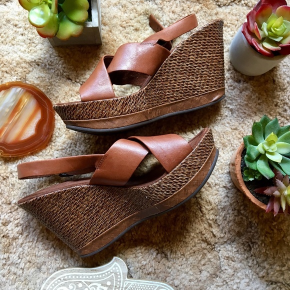 libby. edelman Shoes - {Libby. Edelman} Brown Leather Wedge Sandals, 10